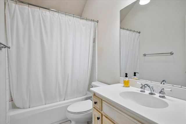 2701 Hidden Lake Drive, Grapevine, TX 76051