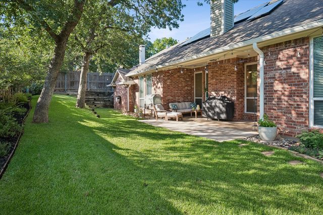 2701 Hidden Lake Drive, Grapevine, TX 76051