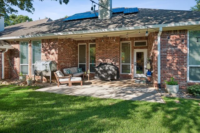 2701 Hidden Lake Drive, Grapevine, TX 76051