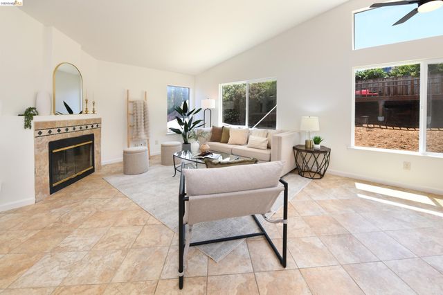 512 Burdick Dr, Bay Point, CA 94565