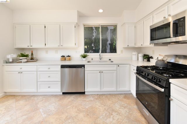 512 Burdick Dr, Bay Point, CA 94565