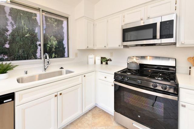 512 Burdick Dr, Bay Point, CA 94565