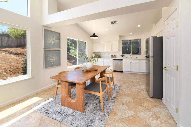 512 Burdick Dr, Bay Point, CA 94565