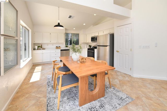 512 Burdick Dr, Bay Point, CA 94565