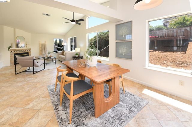 512 Burdick Dr, Bay Point, CA 94565