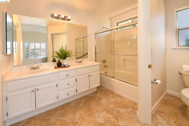 512 Burdick Dr, Bay Point, CA 94565