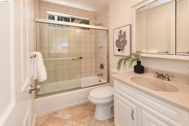 512 Burdick Dr, Bay Point, CA 94565