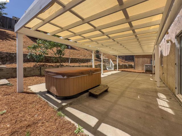 512 Burdick Dr, Bay Point, CA 94565