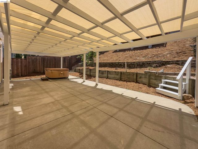 512 Burdick Dr, Bay Point, CA 94565