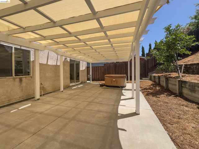 512 Burdick Dr, Bay Point, CA 94565