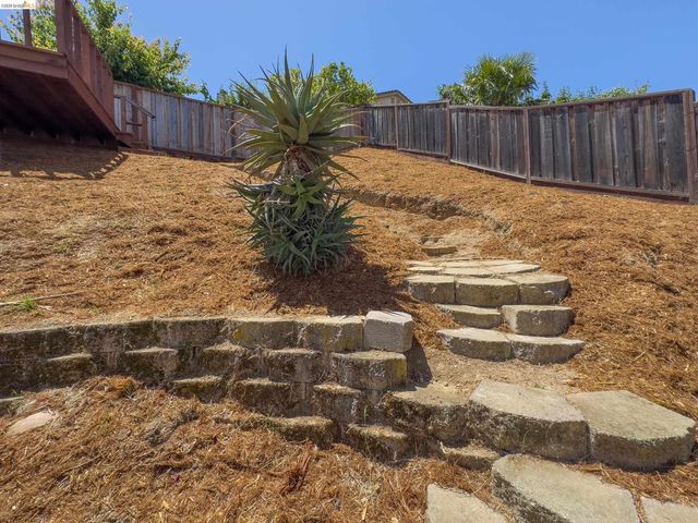 512 Burdick Dr, Bay Point, CA 94565