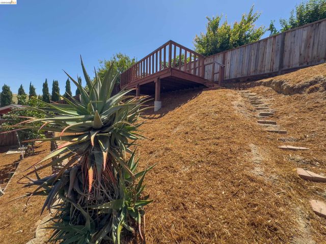 512 Burdick Dr, Bay Point, CA 94565
