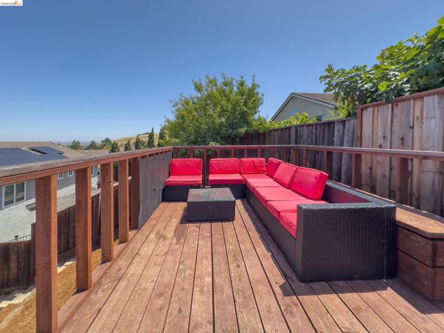 512 Burdick Dr, Bay Point, CA 94565