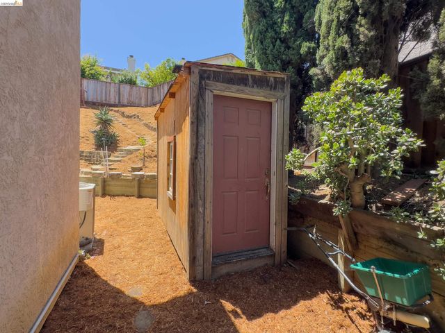 512 Burdick Dr, Bay Point, CA 94565