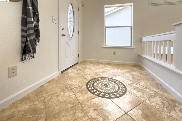 512 Burdick Dr, Bay Point, CA 94565