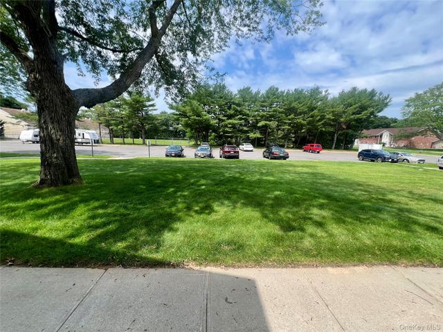 26 El Camino Court Gibbs 26, Coram, NY 11727