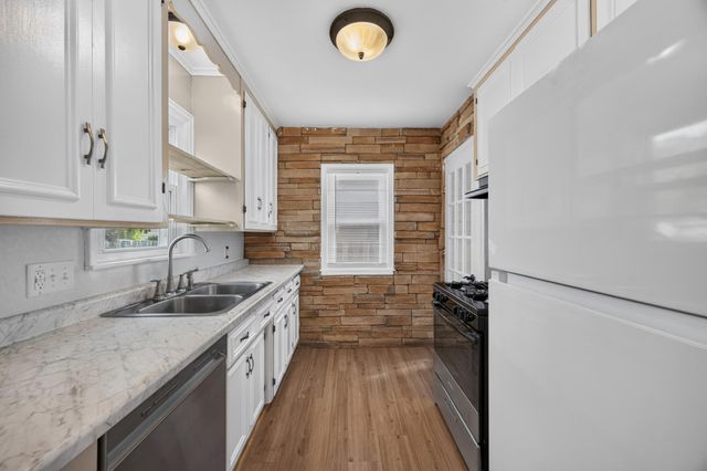 1701 4th Street E, Saint Paul, MN 55106