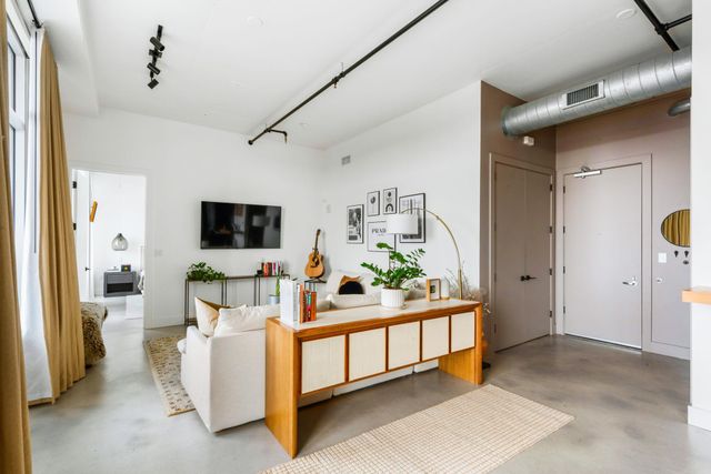 800 W 5th ST 902, Austin, TX 78703