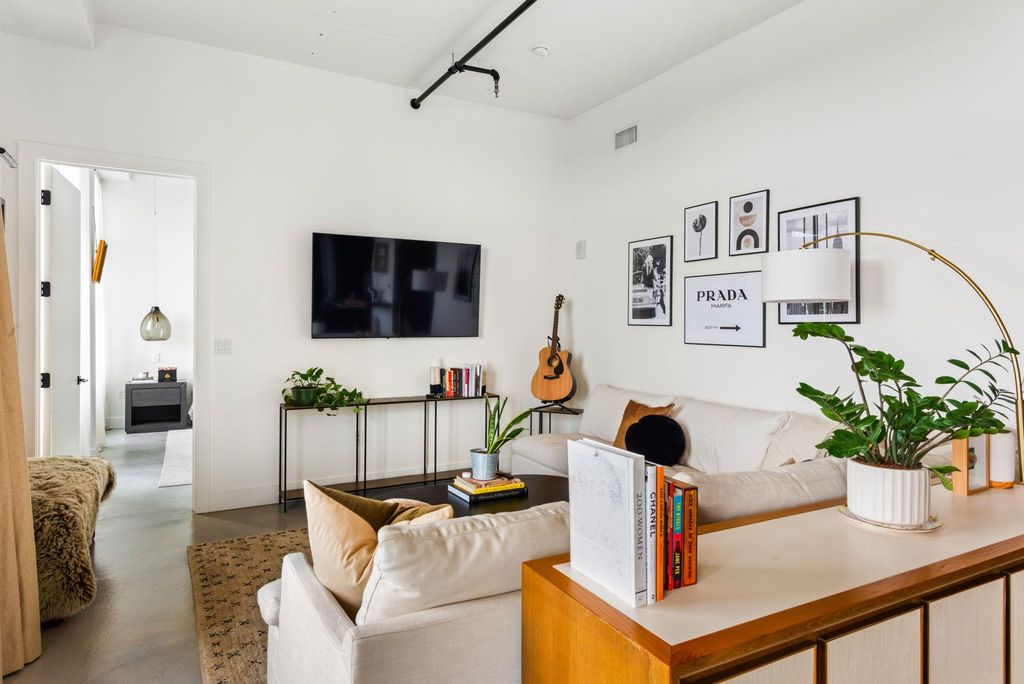 800 W 5th ST 902, Austin, TX 78703