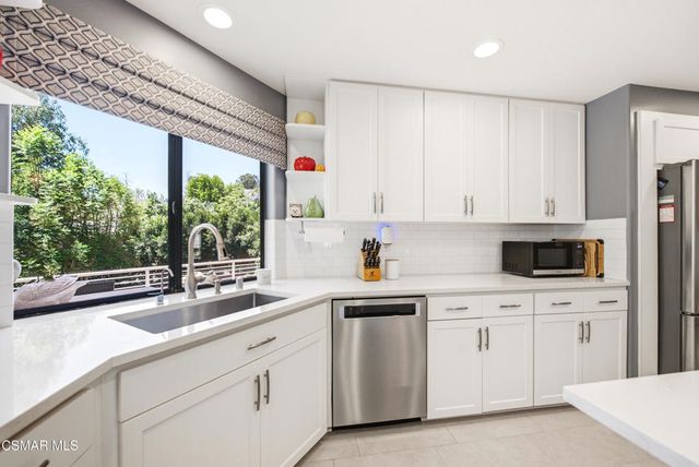 351 Las Tuero Court, Camarillo, CA 93010