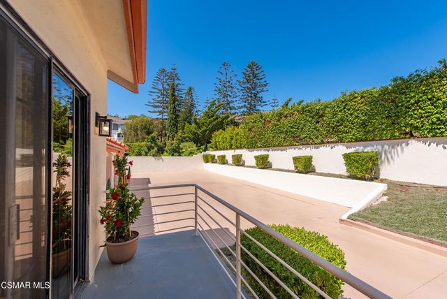 351 Las Tuero Court, Camarillo, CA 93010