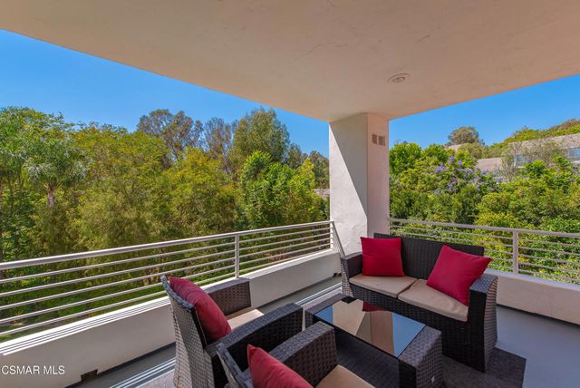 351 Las Tuero Court, Camarillo, CA 93010