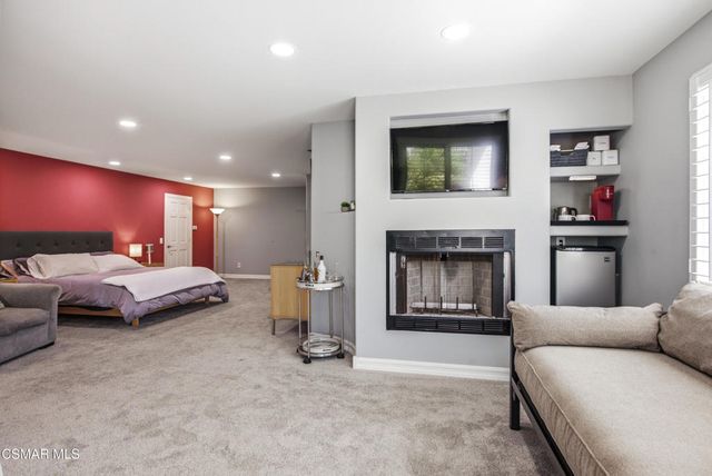 351 Las Tuero Court, Camarillo, CA 93010