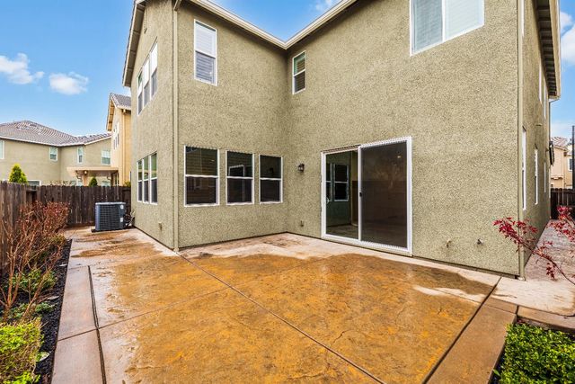 1240 Goldenrod Way, Rocklin, CA 95765