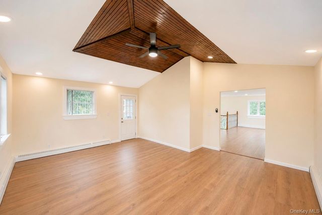 41 Madison Avenue, Amityville, NY 11701