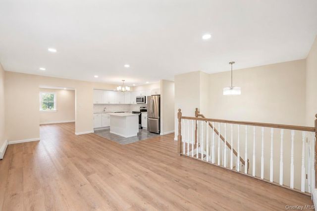 41 Madison Avenue, Amityville, NY 11701