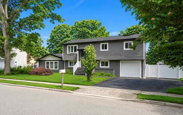 41 Madison Avenue, Amityville, NY 11701