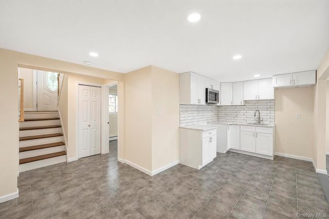 41 Madison Avenue, Amityville, NY 11701