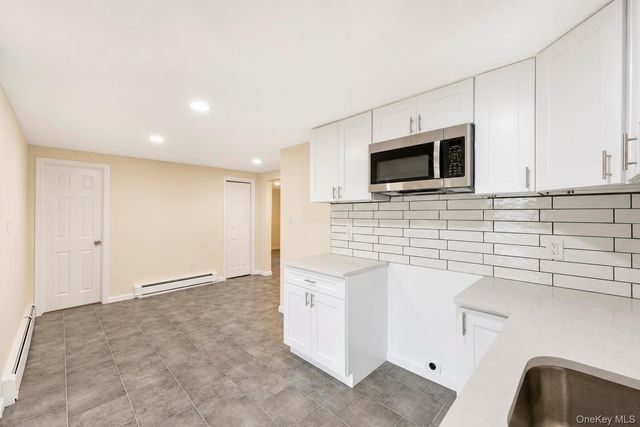 41 Madison Avenue, Amityville, NY 11701