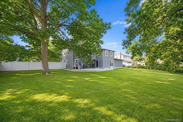 41 Madison Avenue, Amityville, NY 11701
