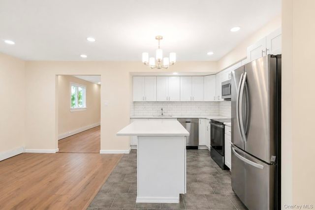 41 Madison Avenue, Amityville, NY 11701