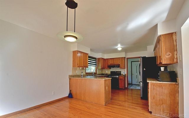 2358 Saffron Court, Troy, MI 48085