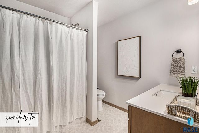 2406 E Jetty Pl Place, Sioux Falls, SD 57108