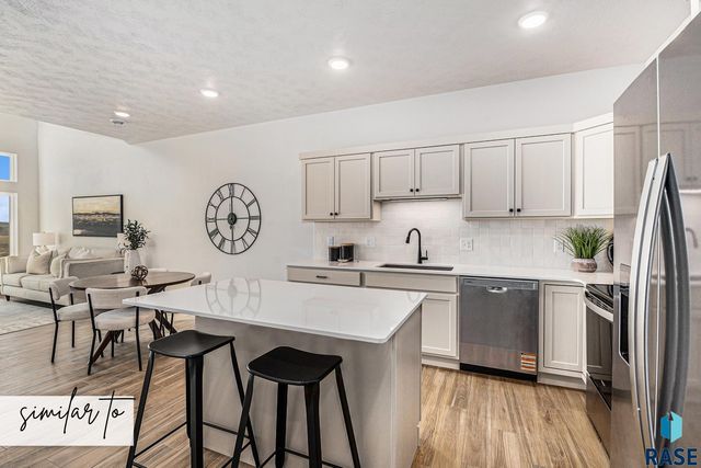 2406 E Jetty Pl Place, Sioux Falls, SD 57108