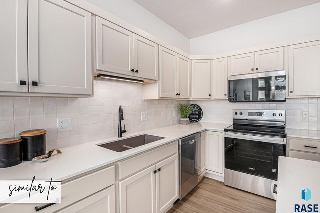 2406 E Jetty Pl Place, Sioux Falls, SD 57108