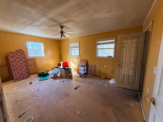 380 Co Rd 875, Etowah, TN 37331