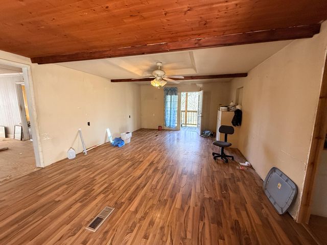 380 Co Rd 875, Etowah, TN 37331