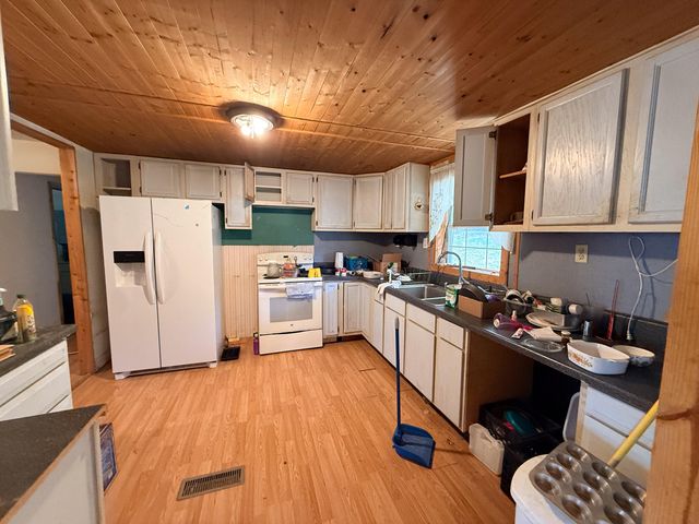 380 Co Rd 875, Etowah, TN 37331