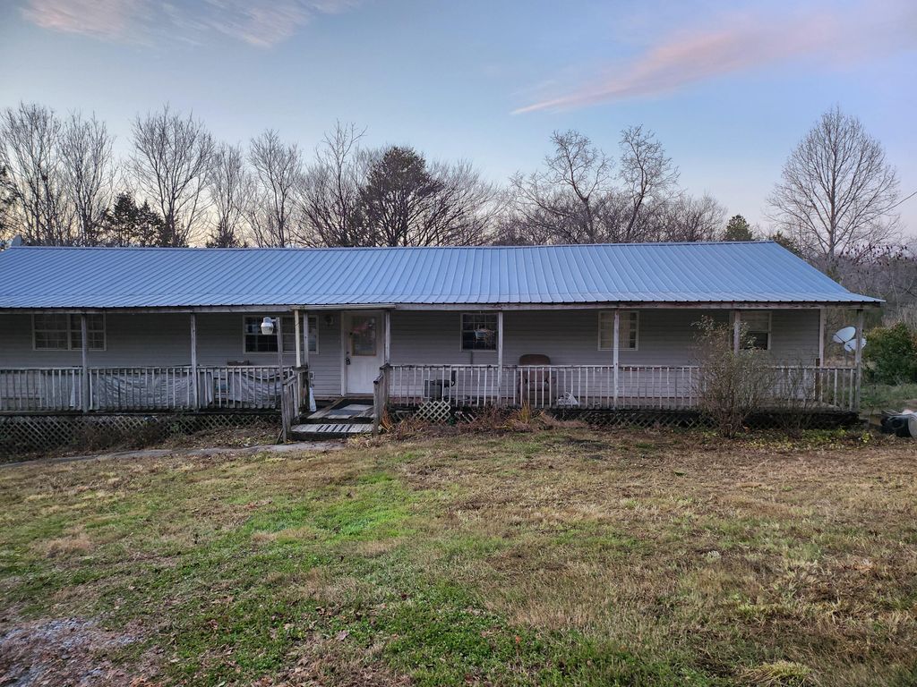380 Co Rd 875, Etowah, TN 37331