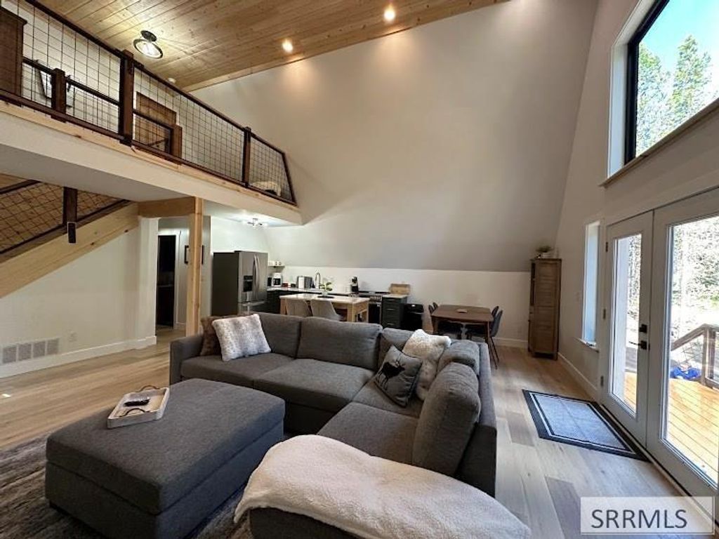 Image 10 of property listing at 2773 NE Sagehen Dr, Island Park, ID 83429