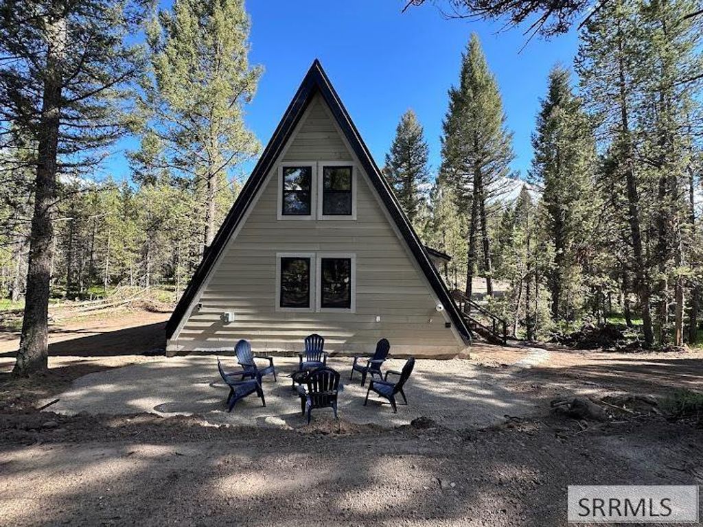 Image 40 of property listing at 2773 NE Sagehen Dr, Island Park, ID 83429