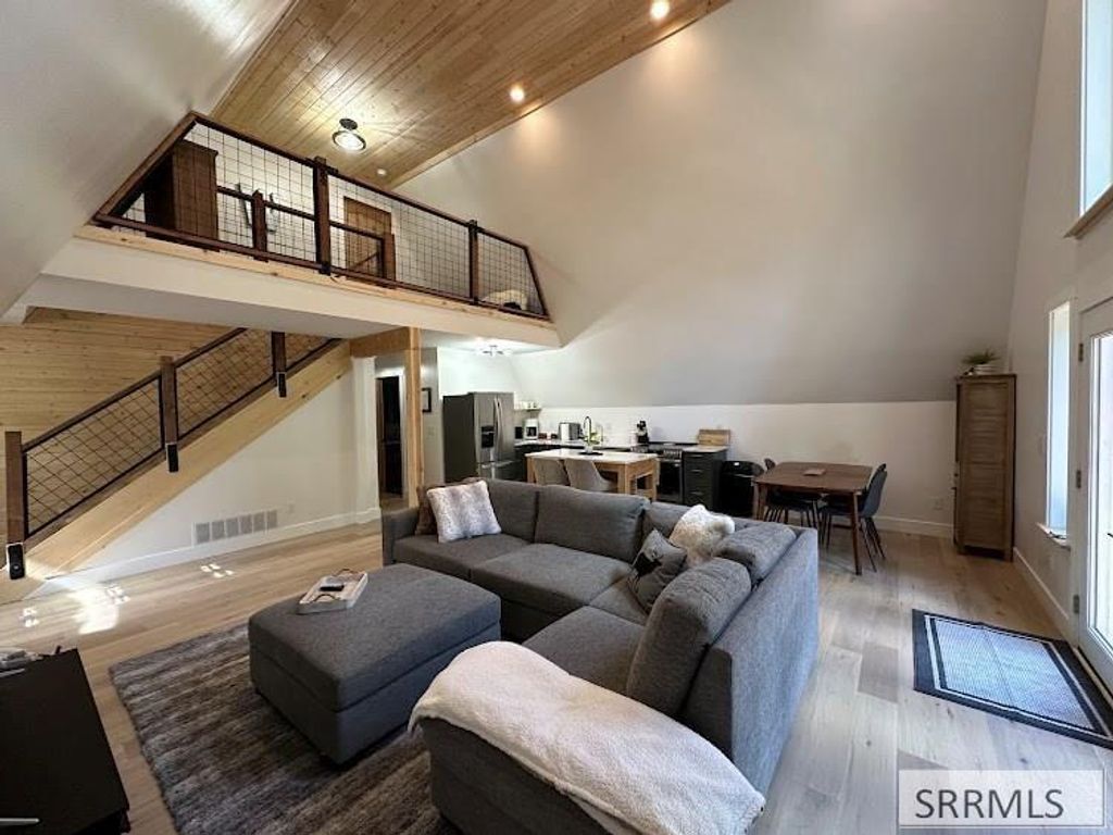 Image 9 of property listing at 2773 NE Sagehen Dr, Island Park, ID 83429