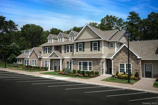 68 Sunlight Walk 68, Holbrook, NY 11741