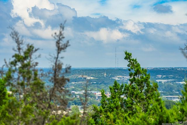 329 LOMA VISTA, Kerrville, TX 78028