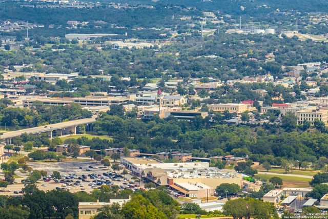 329 LOMA VISTA, Kerrville, TX 78028