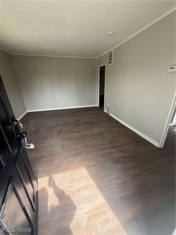 13613 Beachwood Avenue, Cleveland, OH 44105